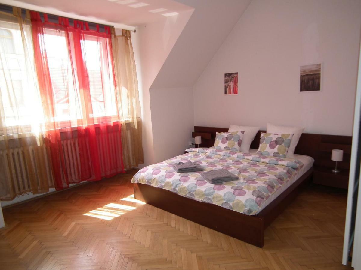 Old Town Spacious Apartment Prága Kültér fotó